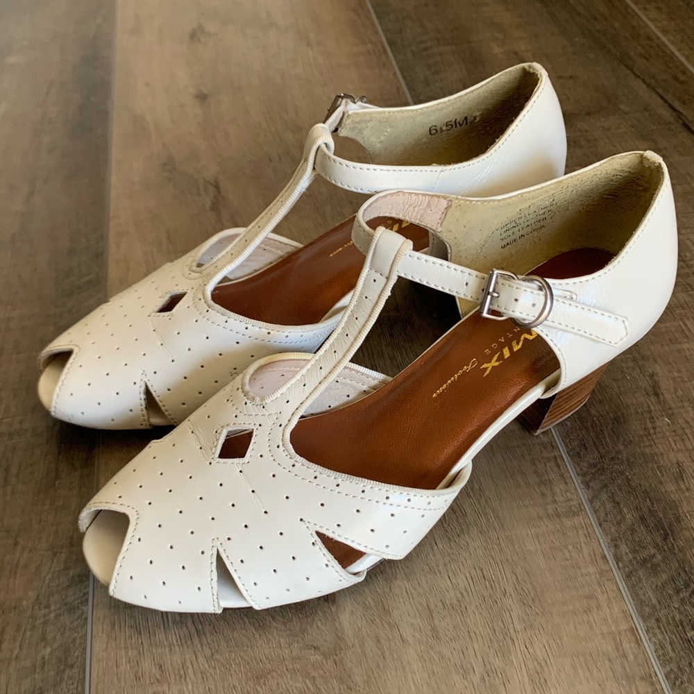*SOLD* Re-Mix Gabriele Leather Heels - Picture 2 of 16